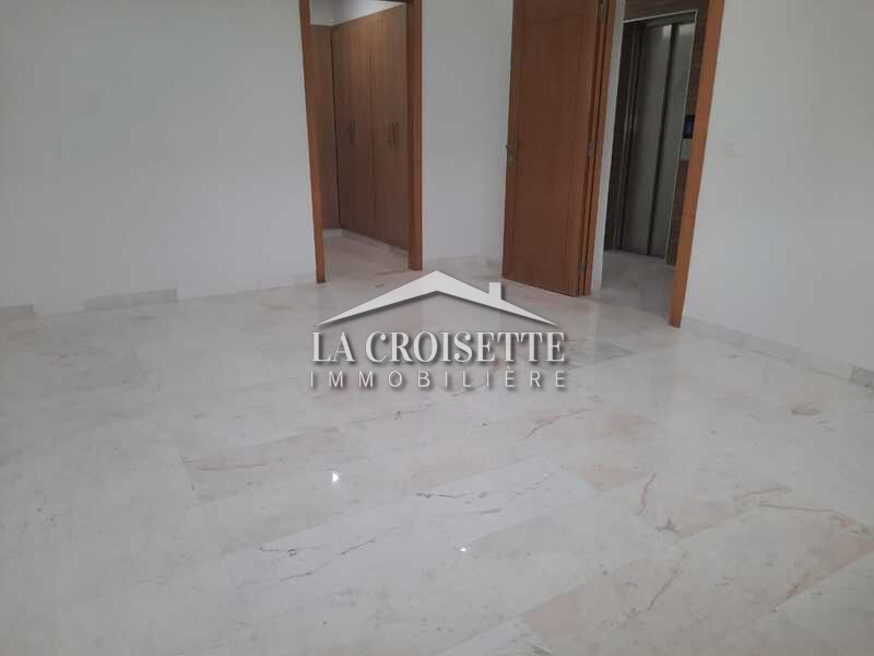 Triplex S+5 avec piscine à La Soukra
